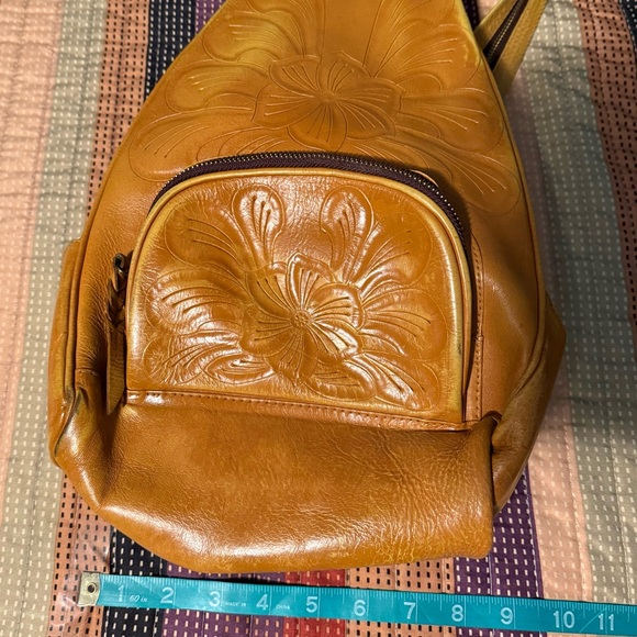 Leaders in Leather tooled backpack purse 🌸 - Picture 8 of 10